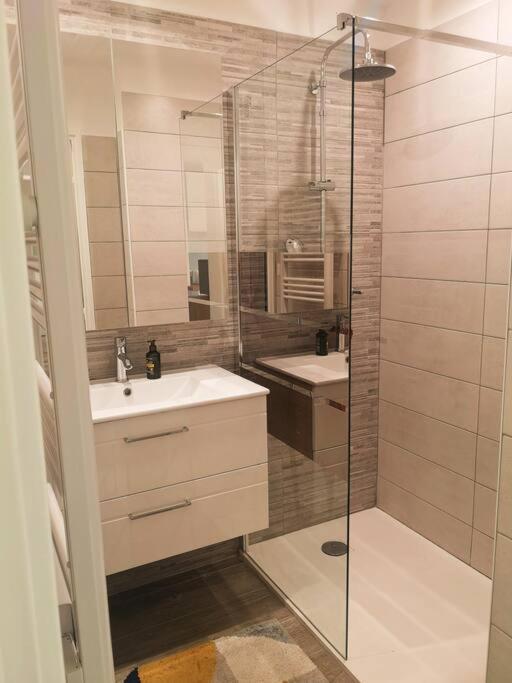 Appartement Proche Mer Avec Terrasse Et Jardin Privatif Hyères Exterior foto